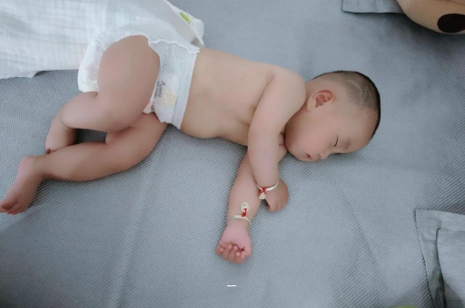 宜春宝宝先长上牙还是下牙